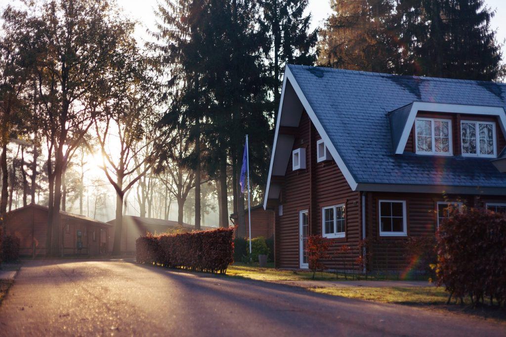Bring Together Tradition and Modernism with a Transitional House