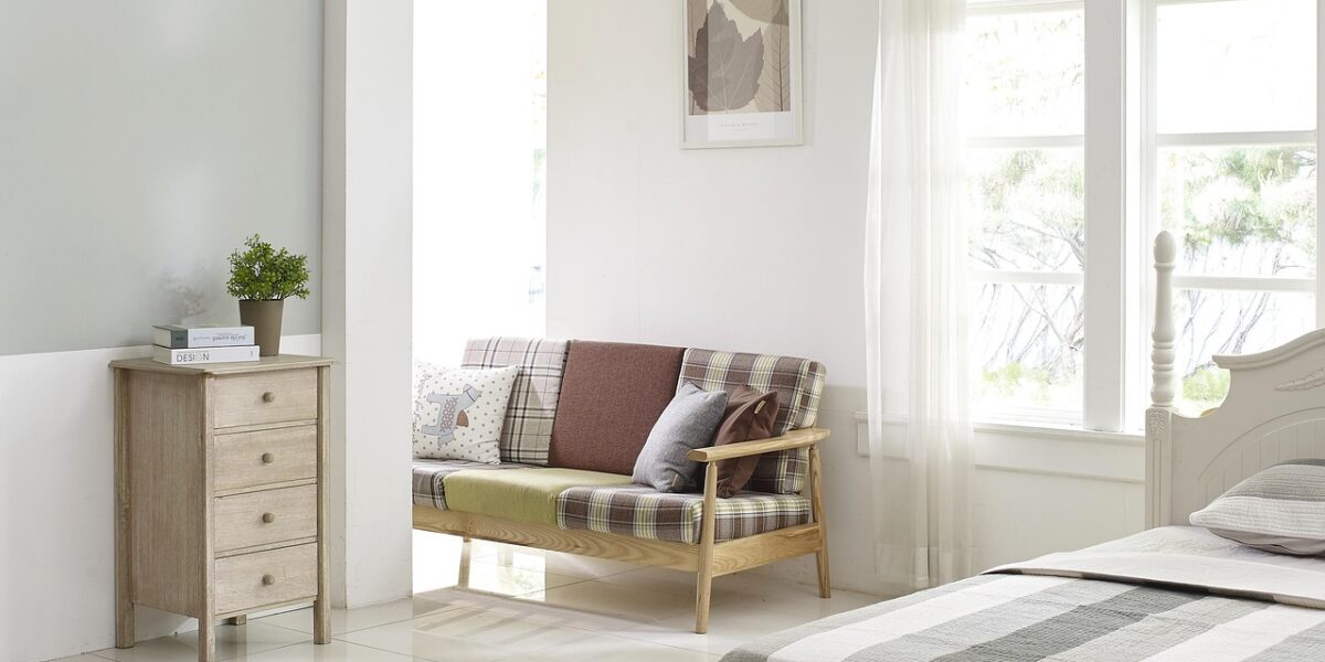 simple minimalistic off white monochromatic Toronto bedroom renos fail due to design flaws that create small, cluttered spaces. Learn which bugs plague bedroom remodeling Toronto